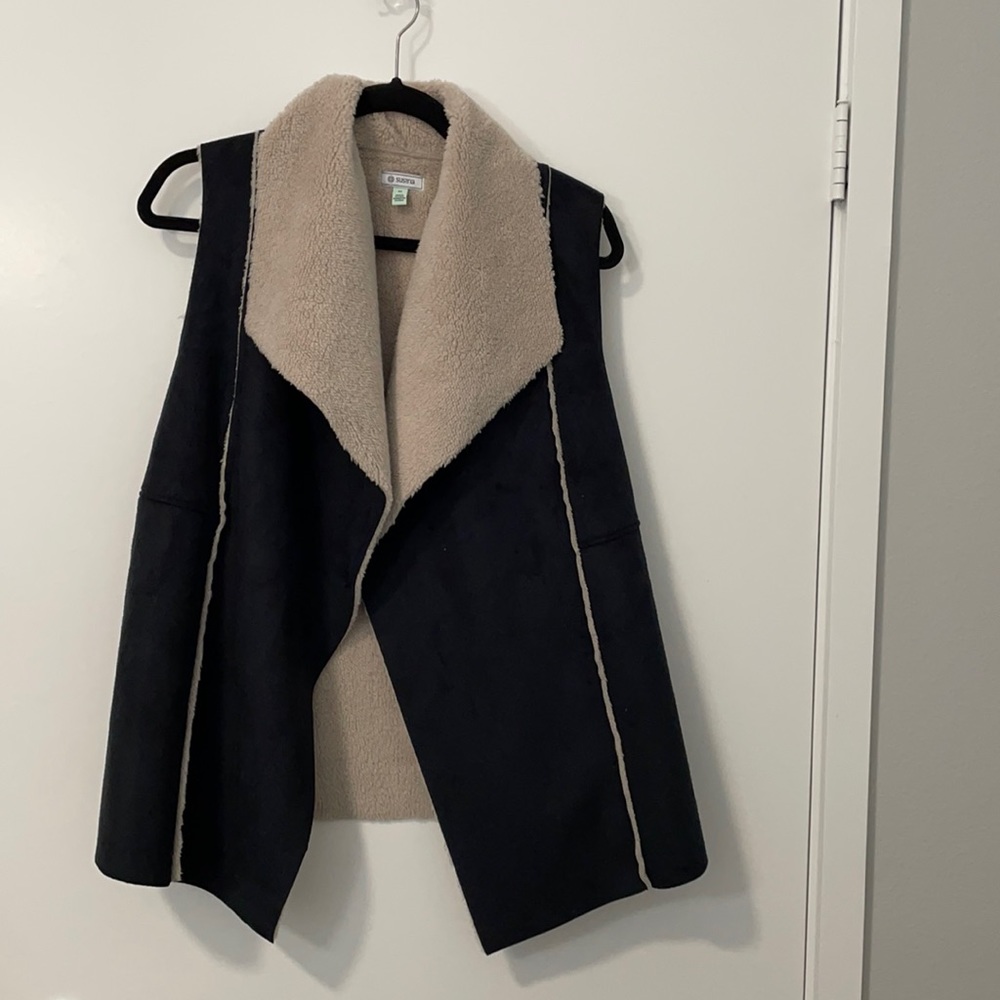 Cozy black vest